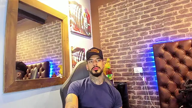 VinzenzRizzo online show from October 28, 3:40 am