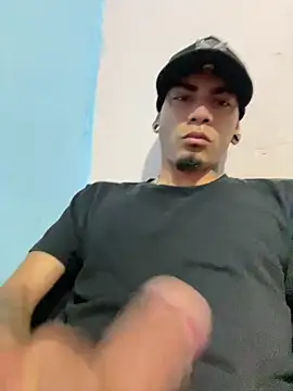 Snapshot of Ricardo2334 chatting on February 25, 2:39 pm Ricardo2334 online show from February 25, 2:39 pm