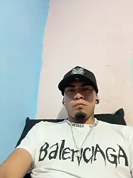 Snapshot of Ricardo2334 chatting on February 26, 4:01 am Ricardo2334 online show from February 26, 4:01 am