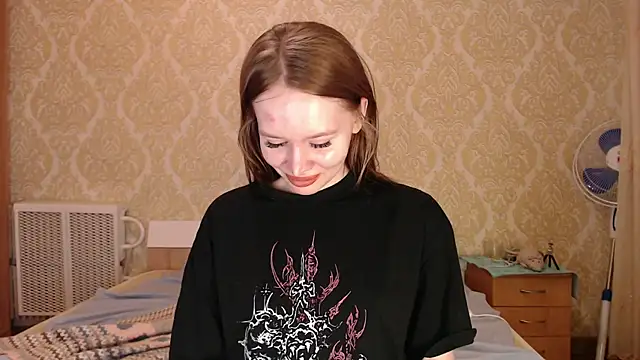 Kitkaat00 online show from April 21, 12:45 pm