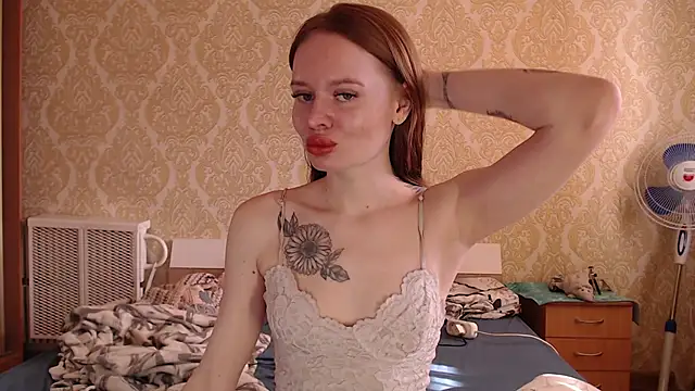 Kitkaat00 online show from March 22, 1:23 pm