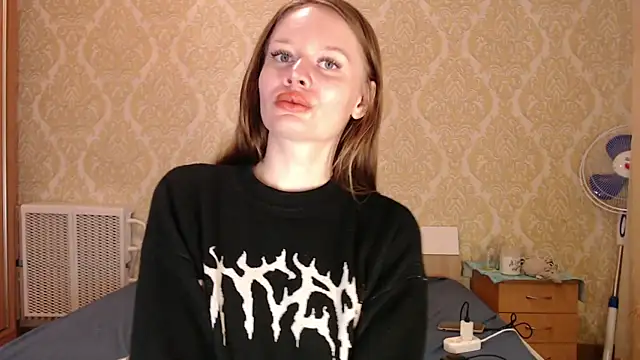 Kitkaat00 online show from April 14, 10:42 am