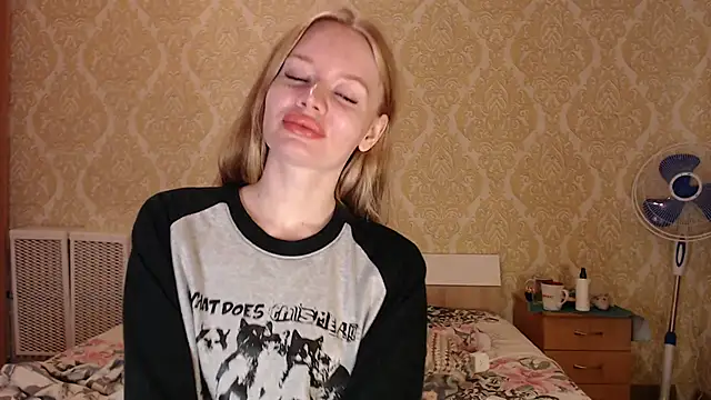 Kitkaat00 online show from April 29, 11:22 pm