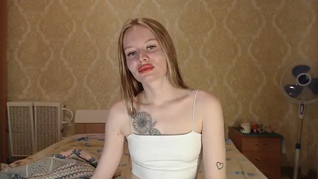 Snapshot of Kitkaat00 chatting on June 25, 5:29 pm Kitkaat00 online show from June 25, 5:29 pm