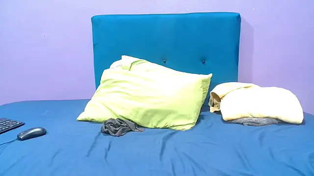 NaughtyChubbyZoe online show from October 1, 5:23 am