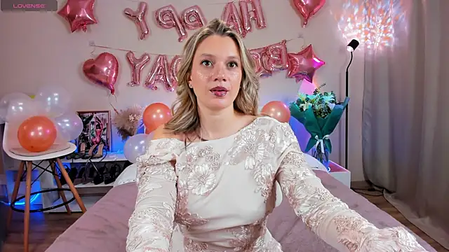 Snapshot of EmiSoul chatting on November 18, 3:54 am EmiSoul online show from November 18, 3:54 am