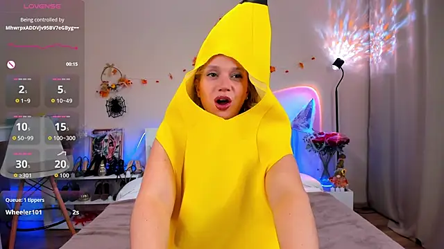 Snapshot of EmiSoul chatting on November 1, 6:35 pm EmiSoul online show from November 1, 6:35 pm