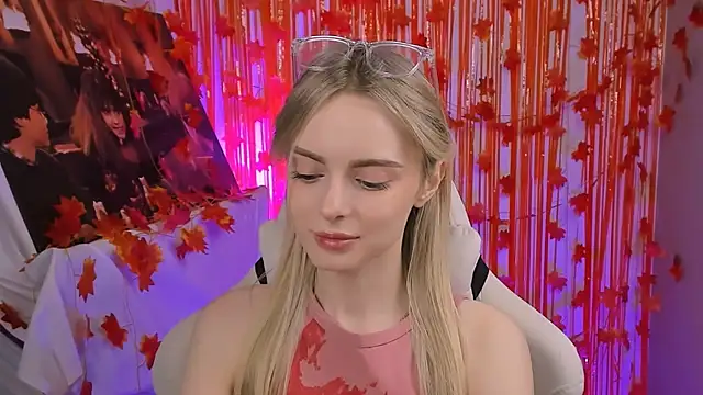 JuliaBrewwer online show from November 21, 11:42 am