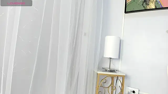 Snapshot of dulce_fiore07 chatting on June 17, 12:04 pm dulce fiore07 online show from June 17, 12:04 pm
