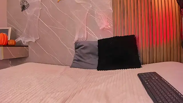 Snapshot of dulce_fiore07 chatting on October 30, 12:47 pm dulce fiore07 online show from October 30, 12:47 pm