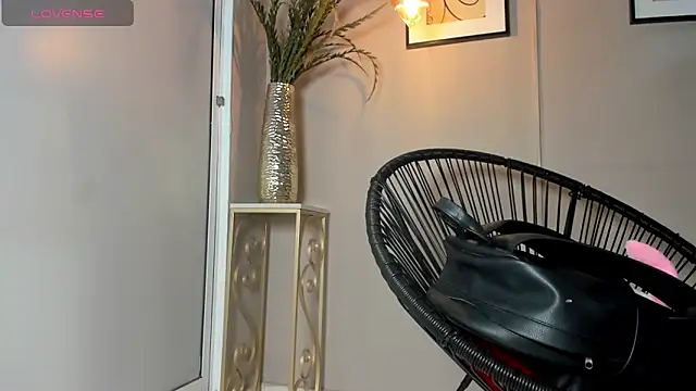 Snapshot of dulce_fiore07 chatting on November 5, 12:41 pm dulce fiore07 online show from November 5, 12:41 pm