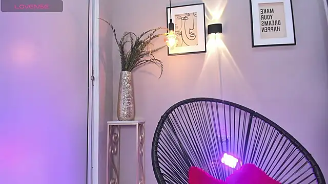 Snapshot of dulce_fiore07 chatting on October 22, 12:37 pm dulce fiore07 online show from October 22, 12:37 pm