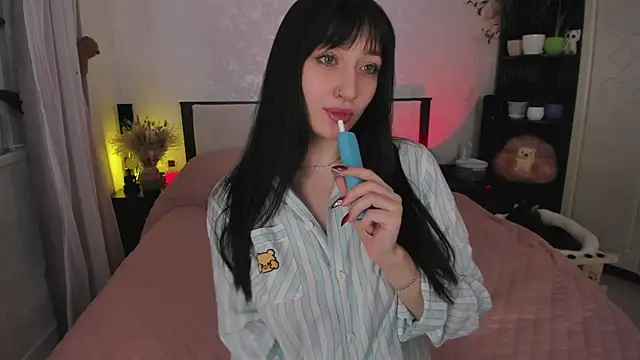 Snapshot of AriellaAllure chatting on November 6, 1:37 pm AriellaAllure online show from November 6, 1:37 pm