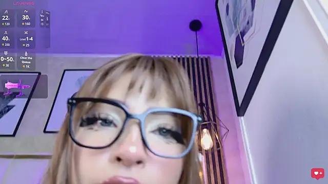janetteJones  online show from April 22, 8:04 pm