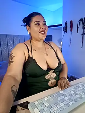 AndreaKinky online show from October 6, 8:15 am