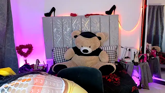 AndreaKinky online show from March 9, 8:18 am