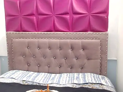 Snapshot of LyaCooper chatting on September 11, 2:39 pm LyaCooper online show from September 11, 2:39 pm