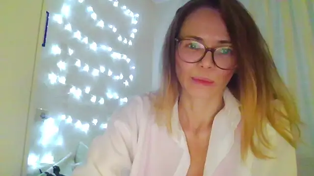 Snapshot of SEA_Dream chatting on December 5, 4:44 am SEA Dream online show from December 5, 4:44 am