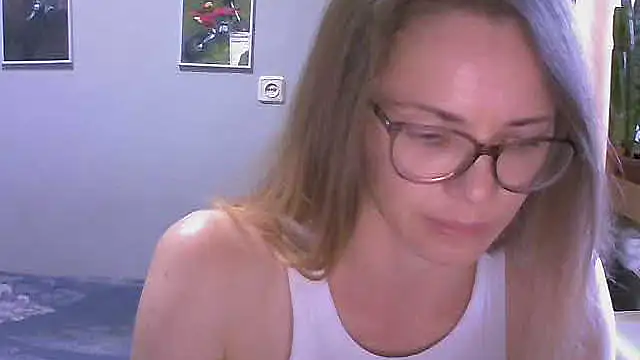 Snapshot of SEA_Dream chatting on November 17, 4:49 am SEA Dream online show from November 17, 4:49 am