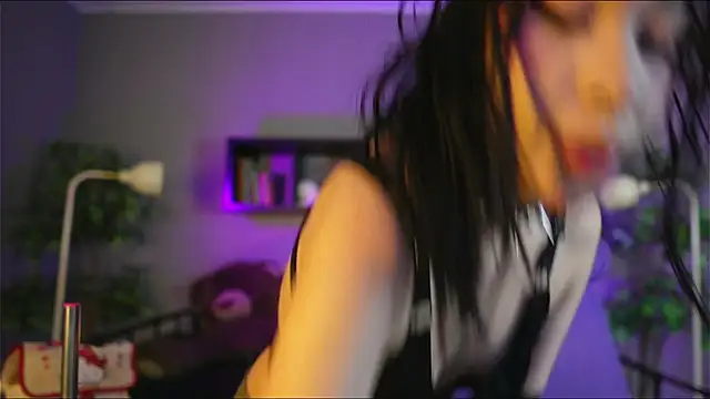 Snapshot of Sabrina_bloom chatting on October 29, 1:10 pm Sabrina bloom online show from October 29, 1:10 pm