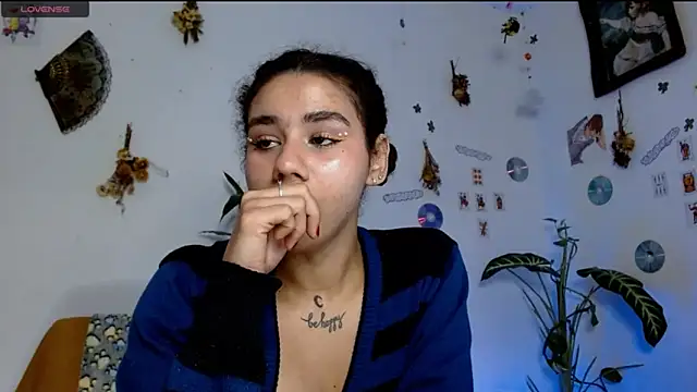 Snapshot of Nocturnawitch chatting on April 26, 12:30 am Nocturnawitch online show from April 26, 12:30 am