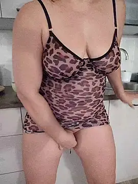 BigAssMom  online show from November 18, 2:53 pm