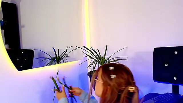 Sophie Janner online show from February 3, 4:10 am