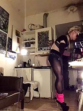 Snapshot of Sissy_Cindy_Whore chatting on November 28, 8:42 pm Sissy Cindy Whore online show from November 28, 8:42 pm