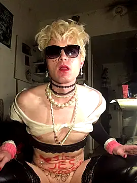 Snapshot of Sissy_Cindy_Whore chatting on October 31, 1:13 am Sissy Cindy Whore online show from October 31, 1:13 am