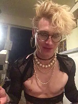 Sissy Cindy Whore online show from April 2, 8:26 pm