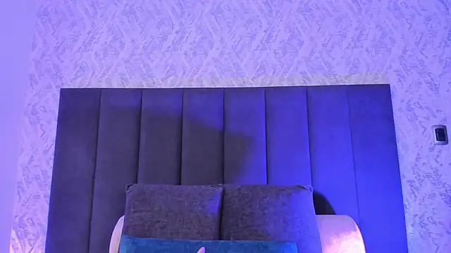 dana hazze online show from November 25, 9:04 pm