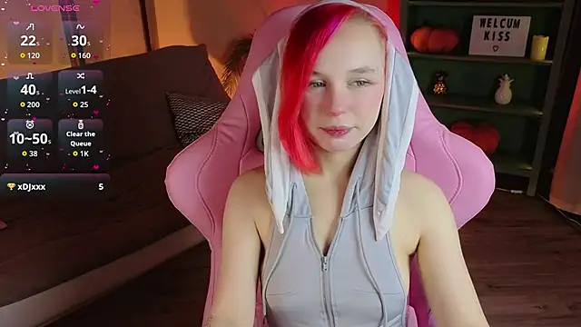 NaomiYoru online show from December 5, 8:39 pm