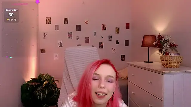 NaomiYoru online show from April 4, 8:37 pm