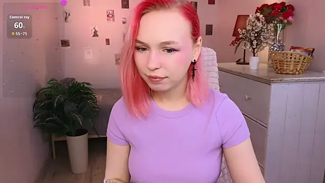 NaomiYoru online show from April 26, 8:28 pm