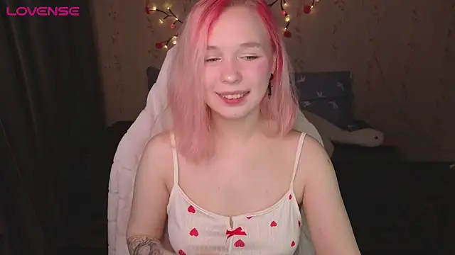 NaomiYoru online show from May 16, 9:03 pm