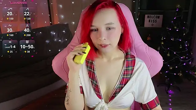 NaomiYoru online show from December 17, 8:25 pm