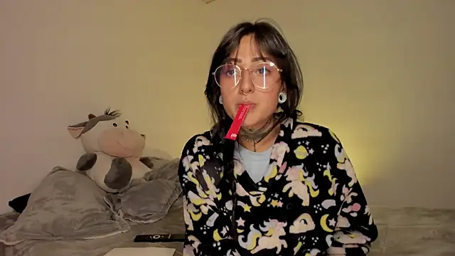 Snapshot of lola_n_apolo chatting on September 10, 2:21 am lola n apolo online show from September 10, 2:21 am