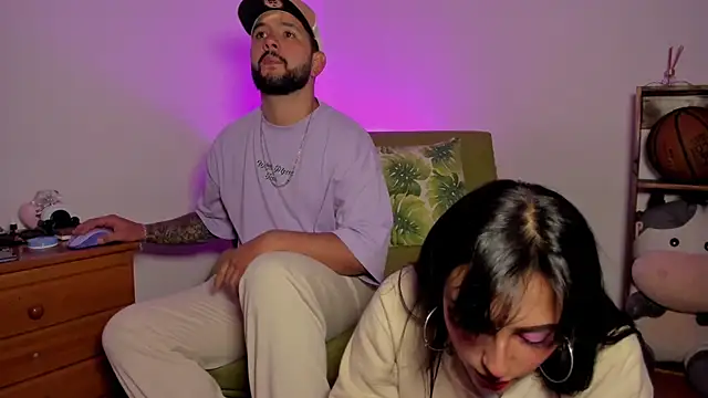 Snapshot of lola_n_apolo chatting on October 16, 1:25 am lola n apolo online show from October 16, 1:25 am