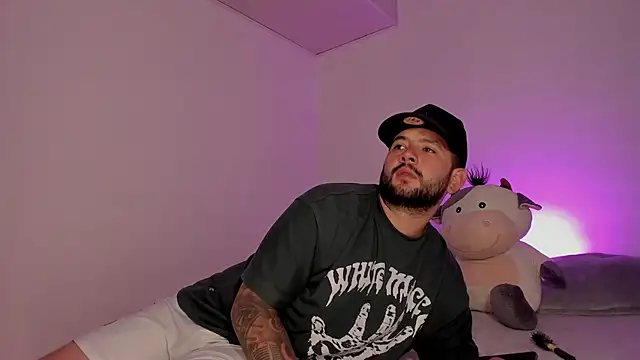 Snapshot of lola_n_apolo chatting on September 17, 4:03 am lola n apolo online show from September 17, 4:03 am