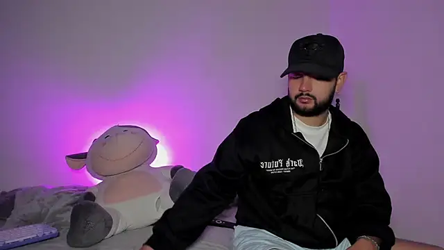 Snapshot of lola_n_apolo chatting on October 23, 12:31 am lola n apolo online show from October 23, 12:31 am