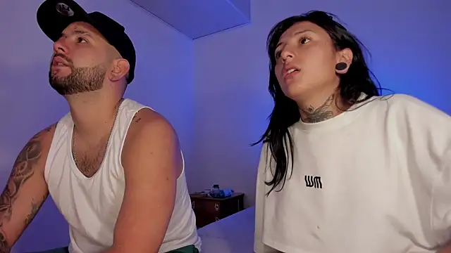 Snapshot of lola_n_apolo chatting on September 22, 3:23 am lola n apolo online show from September 22, 3:23 am