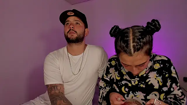 Snapshot of lola_n_apolo chatting on September 19, 3:54 am lola n apolo online show from September 19, 3:54 am