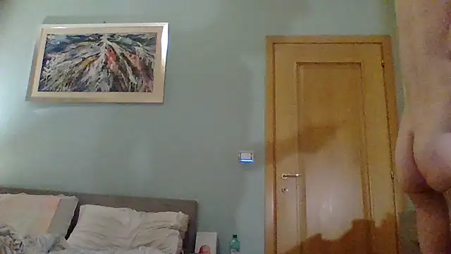 Snapshot of KalendaXL chatting on October 18, 10:50 am KalendaXL online show from October 18, 10:50 am