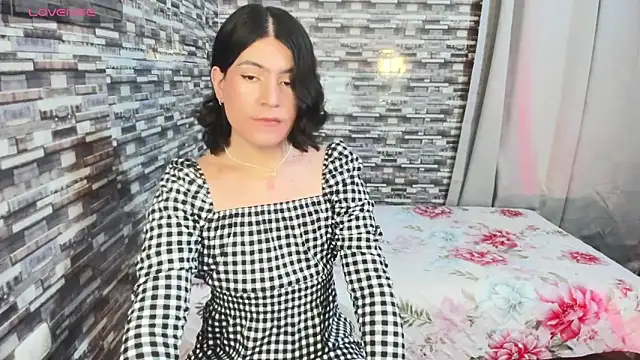 Snapshot of xxxEmmaxx chatting on December 19, 4:27 am xxxEmmaxx online show from December 19, 4:27 am