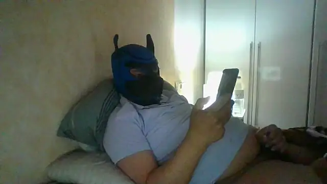 Snapshot of soumicuckold1 chatting on March 16, 12:18 am soumicuckold1 online show from March 16, 12:18 am