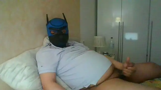 Snapshot of soumicuckold1 chatting on April 28, 10:03 pm soumicuckold1 online show from April 28, 10:03 pm
