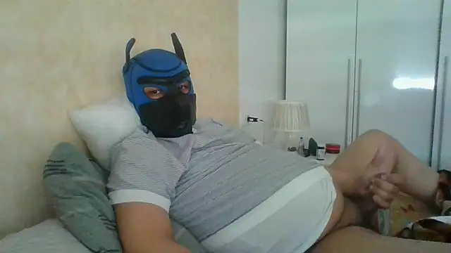 Snapshot of soumicuckold1 chatting on April 5, 12:23 pm soumicuckold1 online show from April 5, 12:23 pm