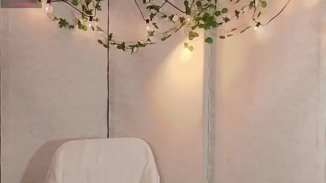 Snapshot of SophieMurrr chatting on June 12, 8:17 pm SophieMurrr online show from June 12, 8:17 pm