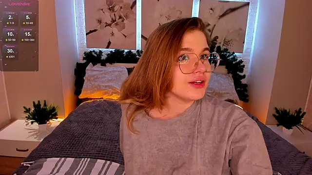 Snapshot of SophieMurrr chatting on December 2, 3:36 pm SophieMurrr online show from December 2, 3:36 pm