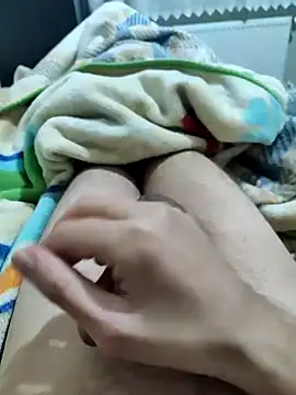 emrekzlk52 online show from March 25, 8:30 pm